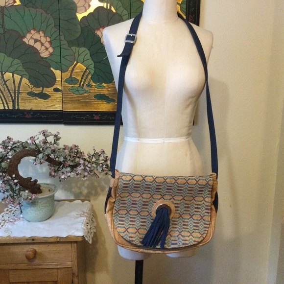 NATURAL CORK Crossbody Woman’s Adjustable Strap Blue Accents Used Purse - Picture 1 of 7